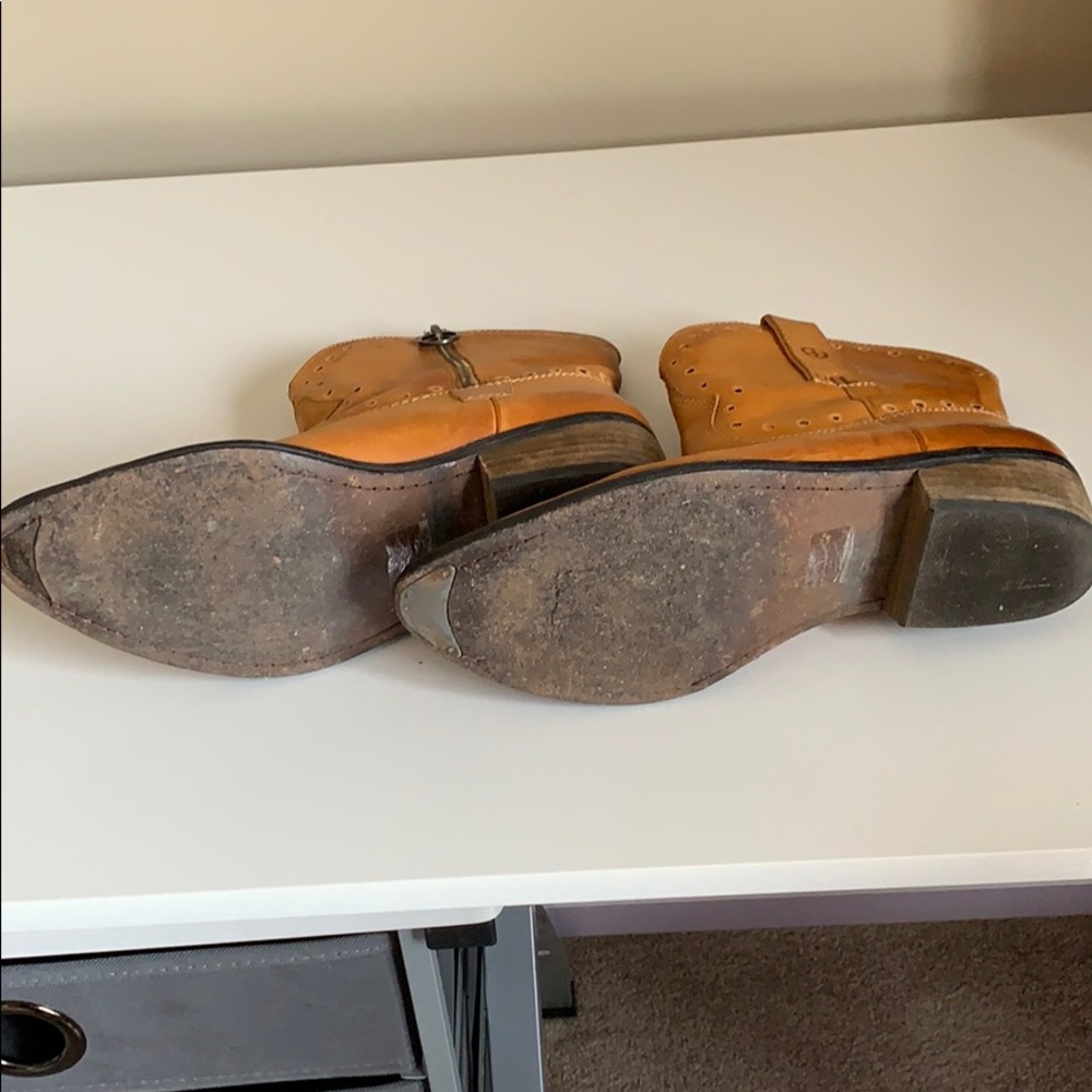 Shoes - Picture 4 of 7
